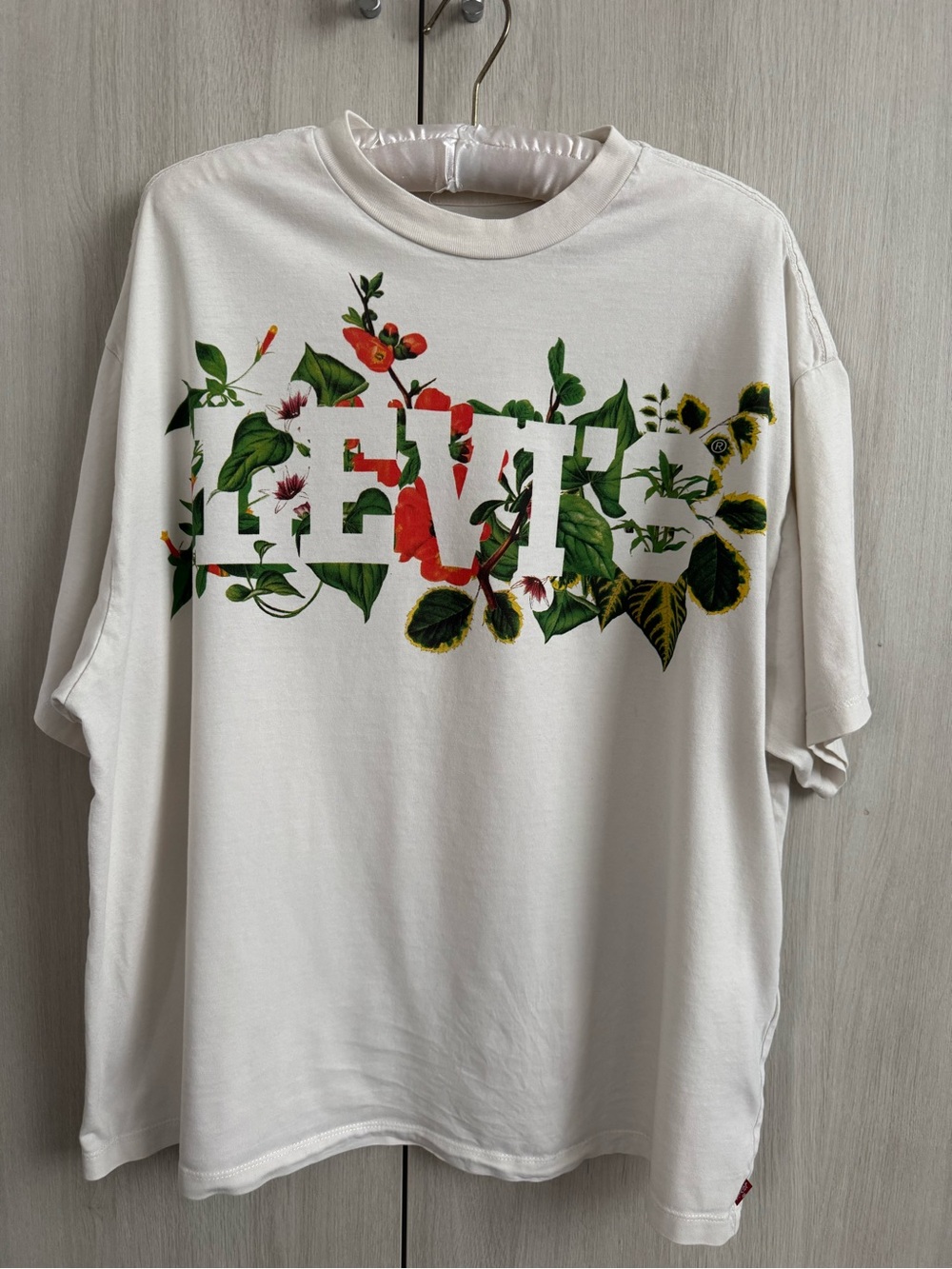Levi's White Short Sleeve Tee with Floral Logo Sz S